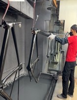 中塗作業現場